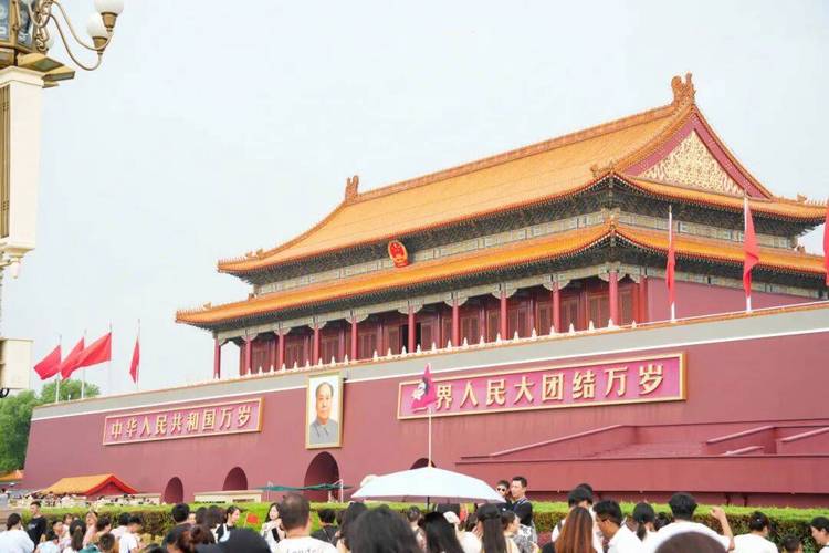 2026年5月18日农历四月初二安门吉日今天安门装大门合适吗？