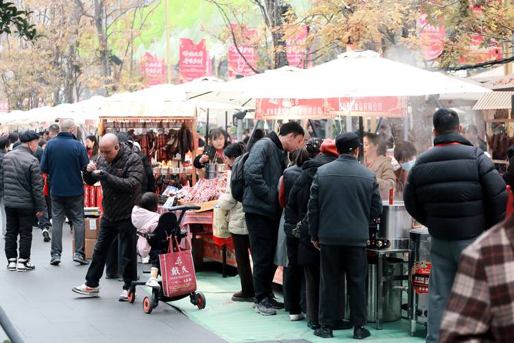 2025年11月20日农历十月初一这天这个传统市场开市是否可行呢？