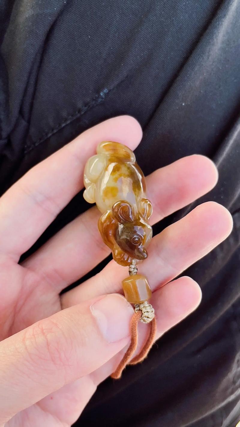 水鼠命的人适合佩戴哪种宝石？属鼠的人适合戴哪种玉石？