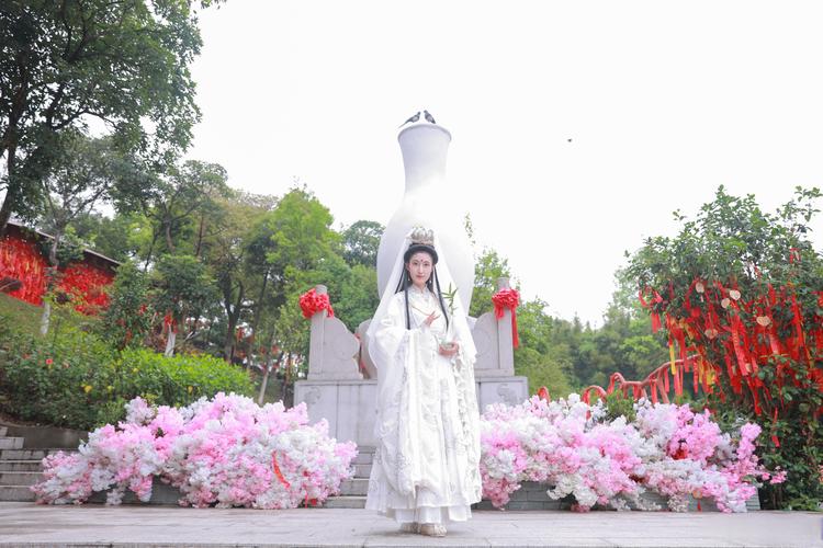 2025年农历九月十九适合祈福吗，今天祈福是否适宜？