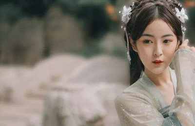 长相妖艳的女人八字特点