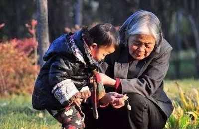 梦见老人家追自己