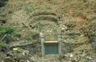 梦见自己的坟墓