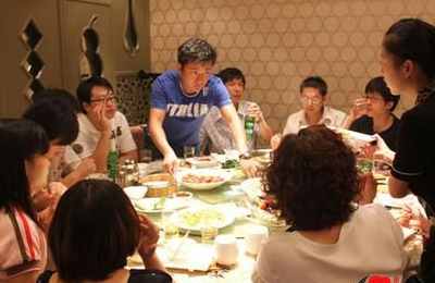 梦见找地方吃饭