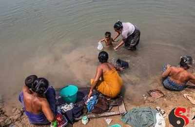 梦见去小河边洗澡