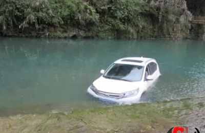梦见开车开进江里