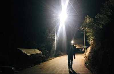 梦见黑夜走路