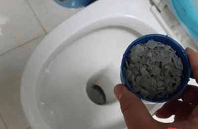 梦见洗澡时头发堵住下水道