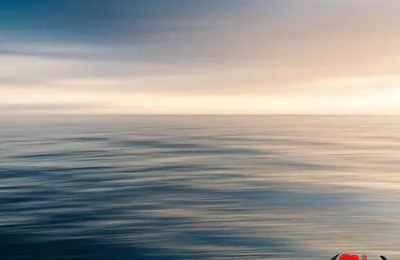 梦见在海里漂泊