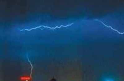 梦见雷电击中房子