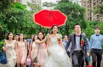 梦见结婚下暴雨